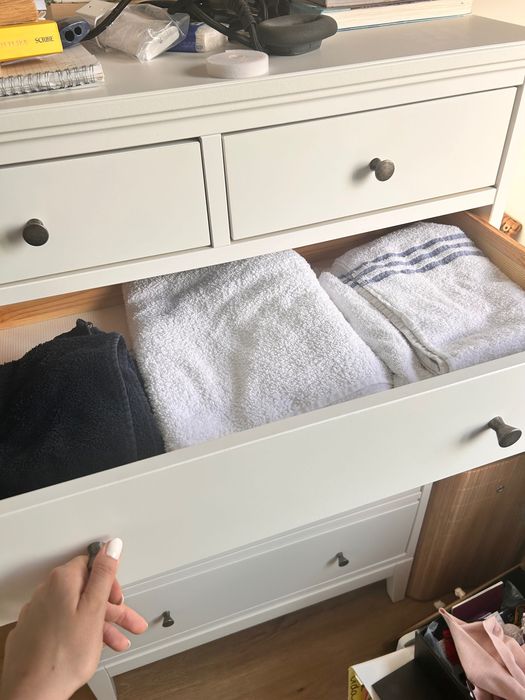 Cómoda branca ikea