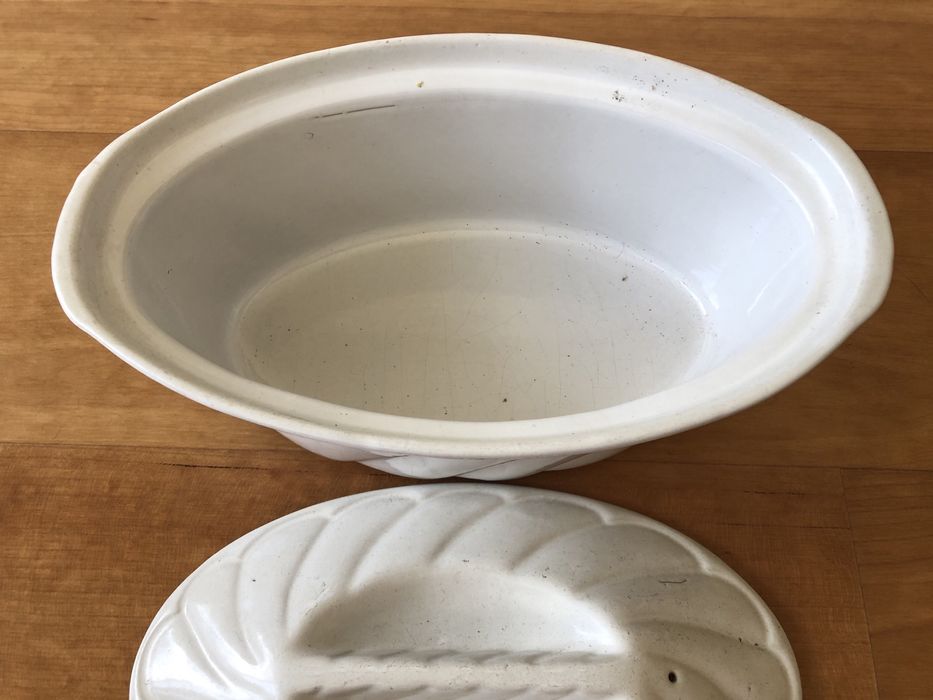 Small baking dish with lid426580396842035202