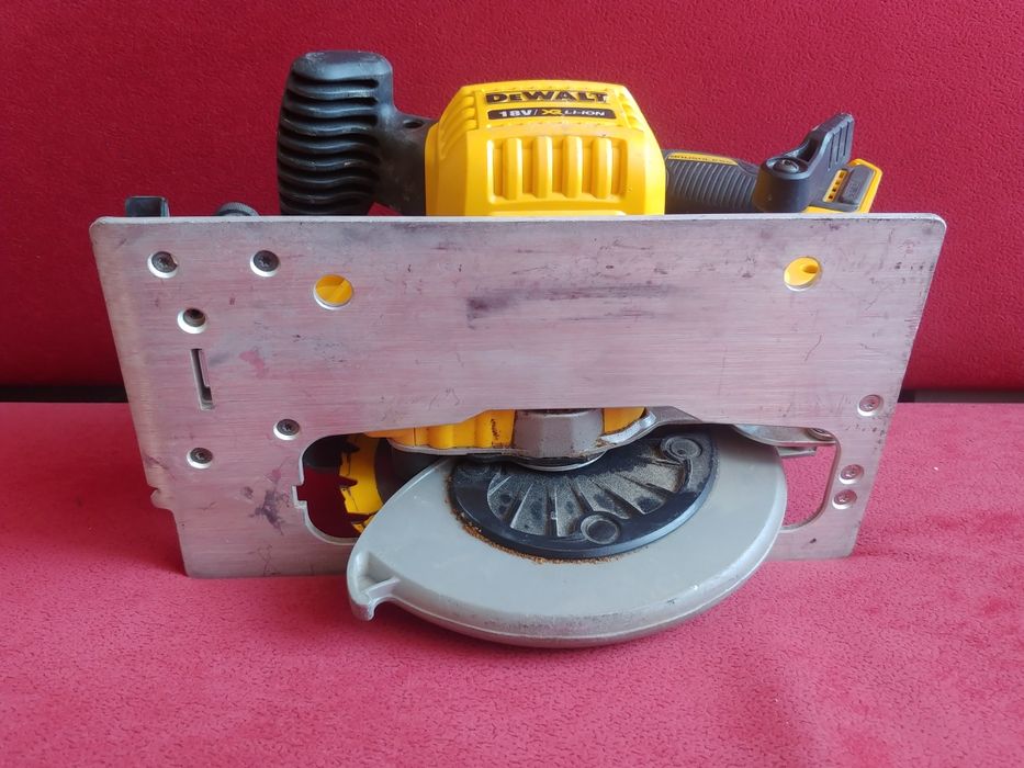 Piła twrczowa DeWalt dcs570