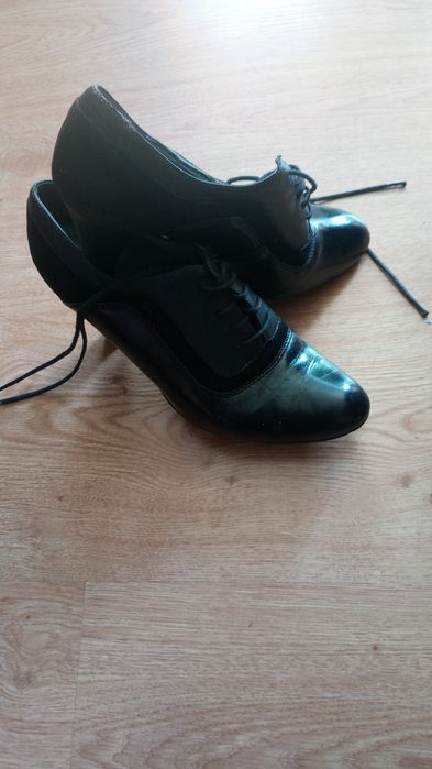 78.  Pantofle damskie rozmiar 36