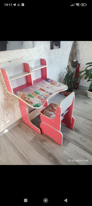 Парта для дівчинки