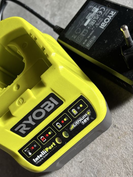 Ładowarka Ryobi One+ RC18120