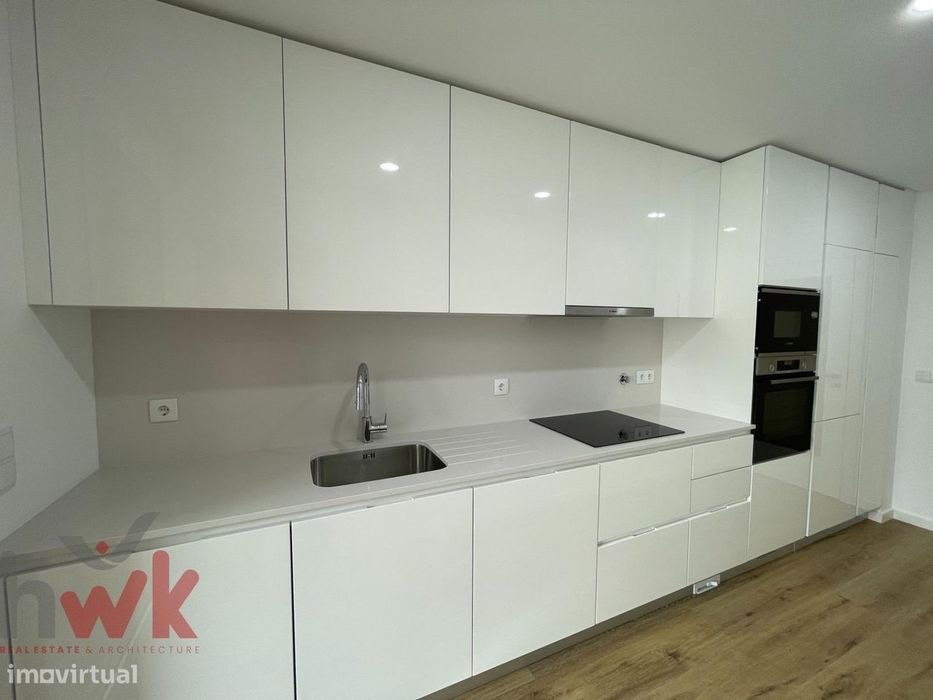 Apartamento T2 com 2 Suítes, Terraço e Garagem Box