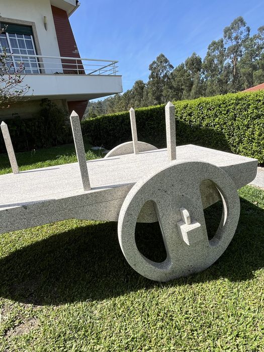 Carro de bois em granito