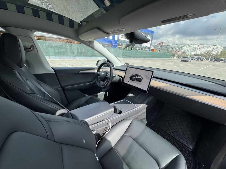 Tesla Y 2023 dual motor