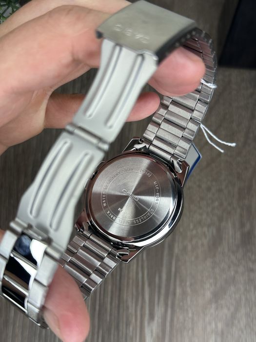 Оригінальний новий годинник Casio MTP-VD01D-1E