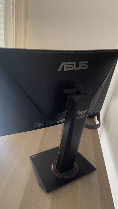 Monitor Gaming Curvo Asus TUF Gaming 144Hz - 24 Polegadas