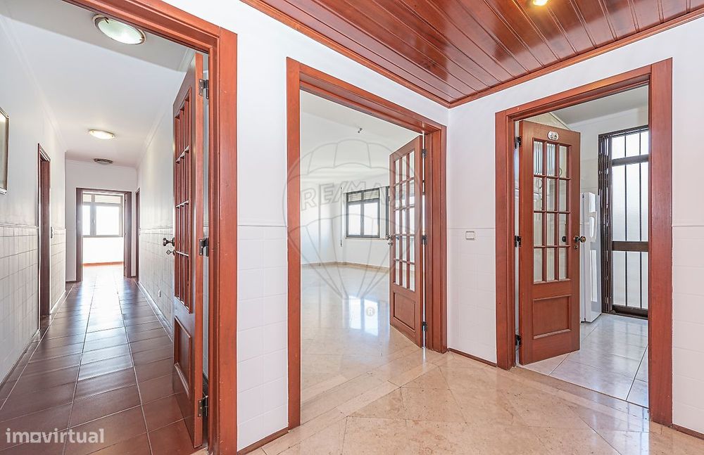 Apartamento T4 para arrendamento