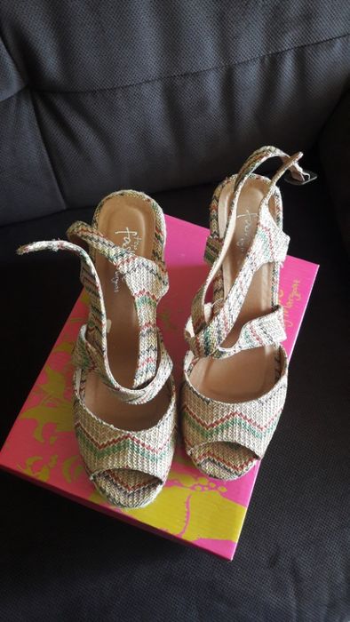 Босоножки женские.