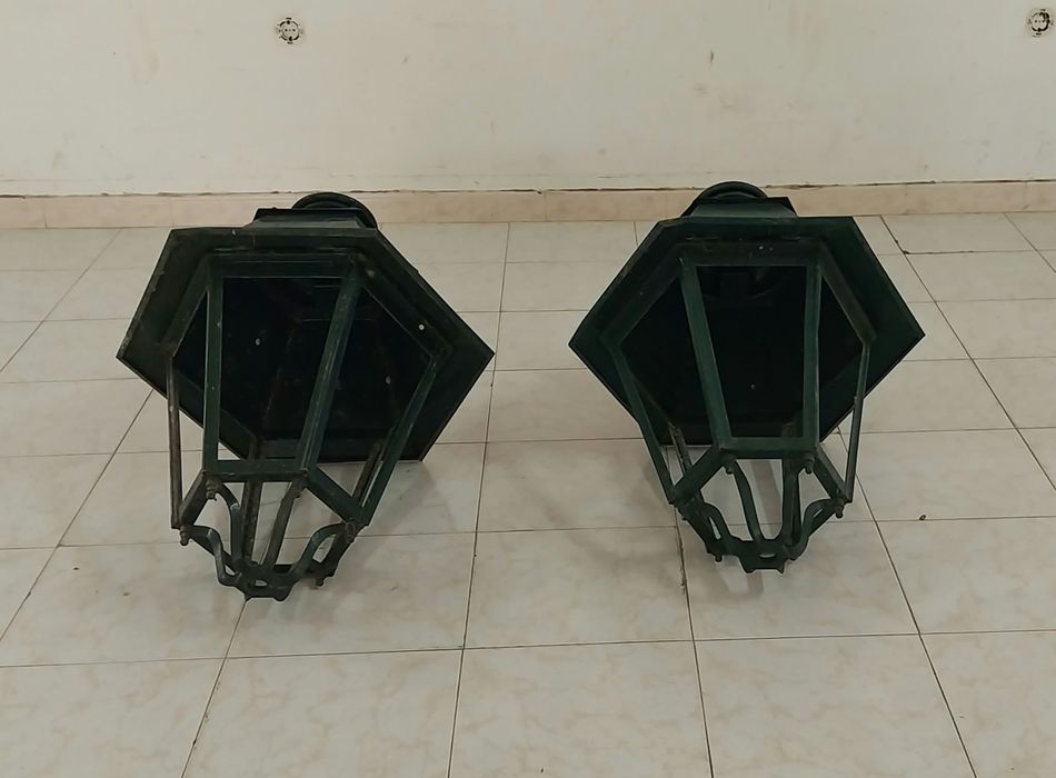 Antigo e Tradicional Par de Lanternas de Rua.