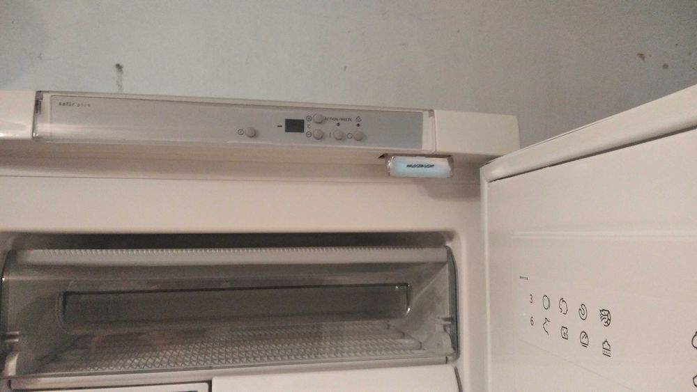 велика Морозильна камера Husqvarna висота 1.85 м.