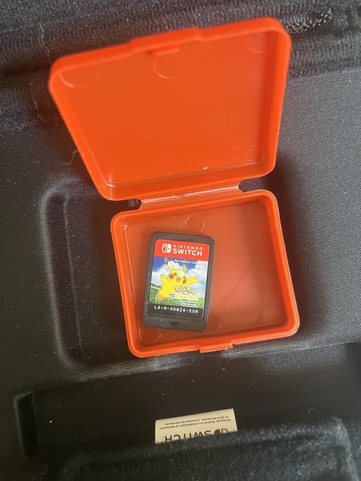 Nintendo Switch com acessórios + jogo pokemon lets go pikachu(opciona)