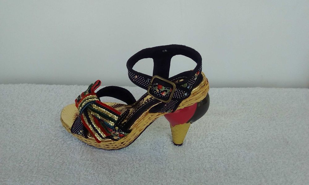 Sapato IRREGULAR CHOICE Tamanho 36 e  39 Novos