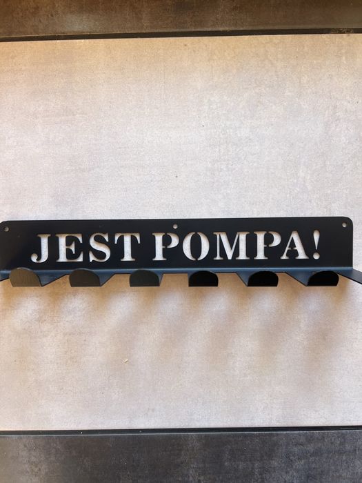 Wieszak na siłownię “jest pompa”