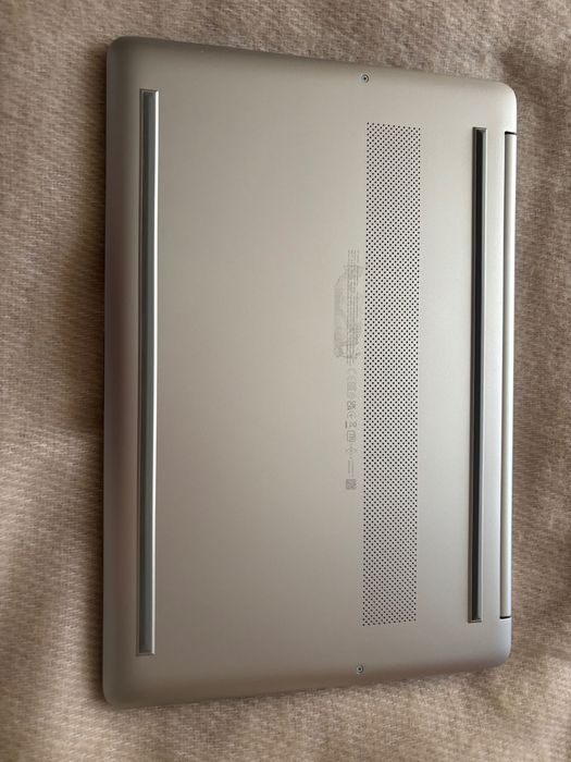 Laptop srebrny HP