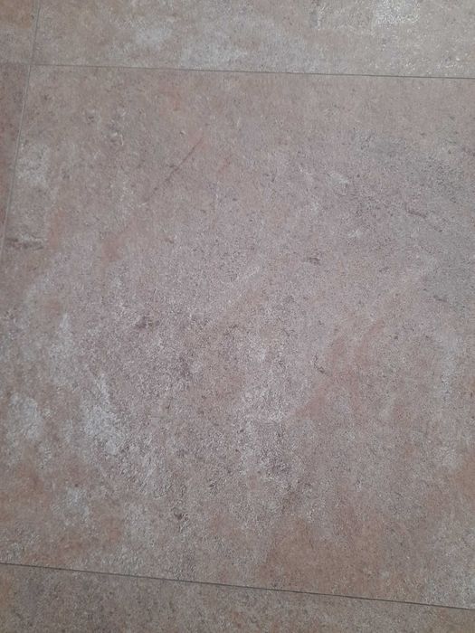 Pavimento Cerâmico Italiano– cor bege Mesclado de Alta Qualidade.