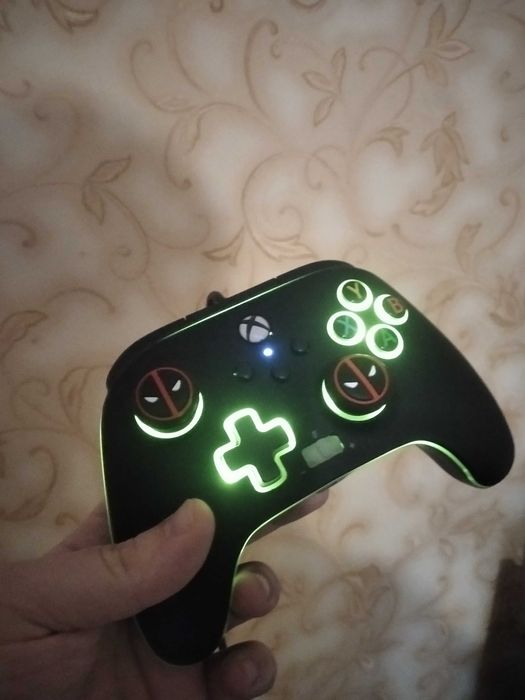 Продам Xbox Series S + 2 джойстика + Геймпас + Система охлаждения