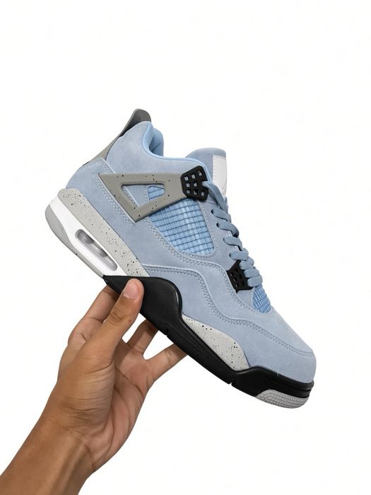 Quatro tenis com caixa