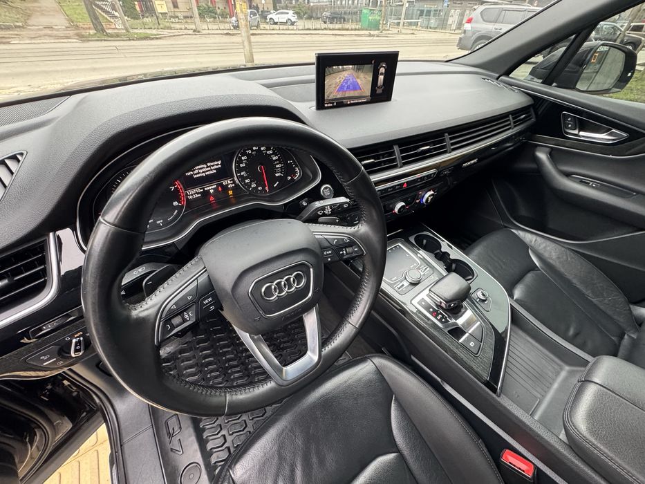 Продам Audi Q7 7 мест