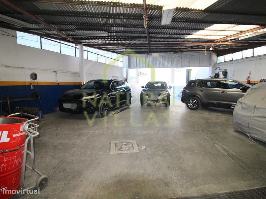 Armazém com Negócio e Potencial Habitacional em Santa Bárbara de Nexe