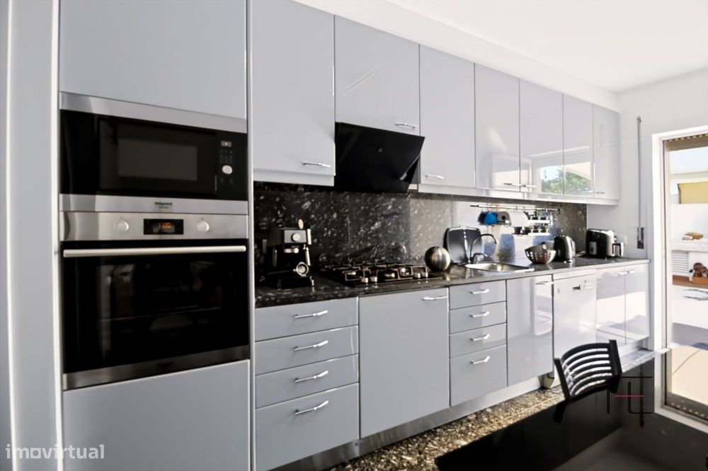 T3+1 com vivência de moradia, garagem fechada e terraço exclusivo de 8