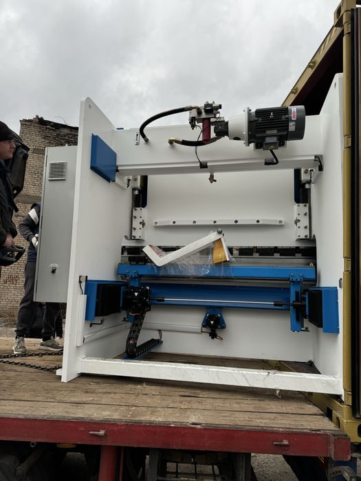 Листогибочный пресс CNC135х3200 с контроллером 4 оси