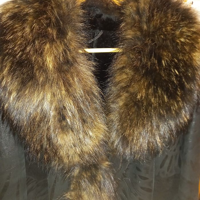 Продам дубленку женскую