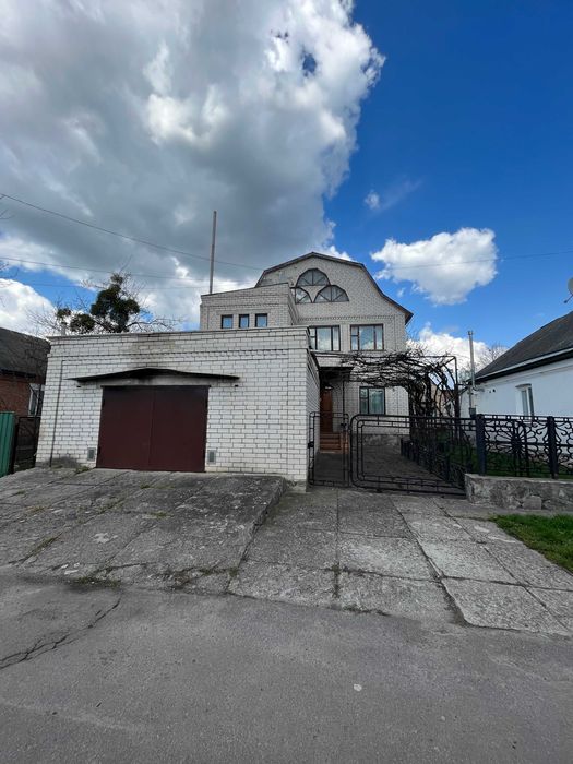 Двоповерховий будинок по пров. Л.Толстого