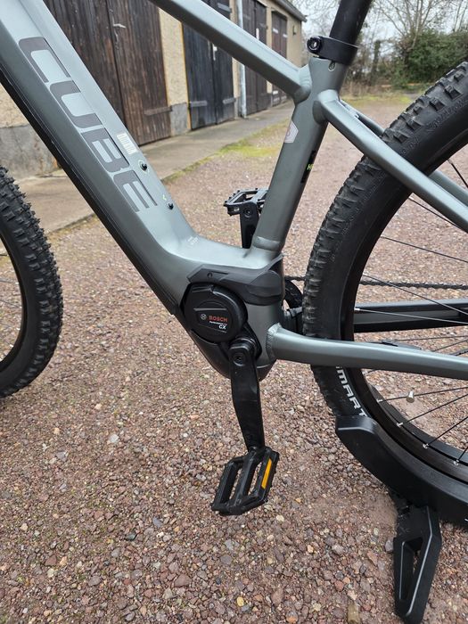 Rower elektryczny Cube Reaction pro 750