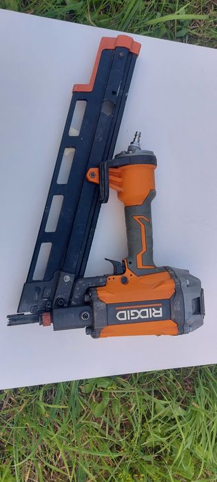 Пістолет пневматичний для забивання цвяхів 50-90мм Ridgid