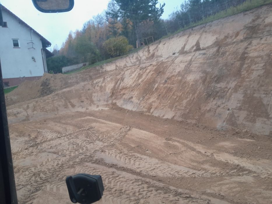 Usługi koparko-ładowarką, koparką, glebogryzarką separacyjną