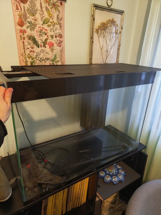 Aquário 150 L com termostato, luz e bomba de ar