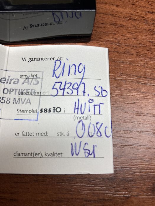 Pierścionek zaręczynowy z diamentami