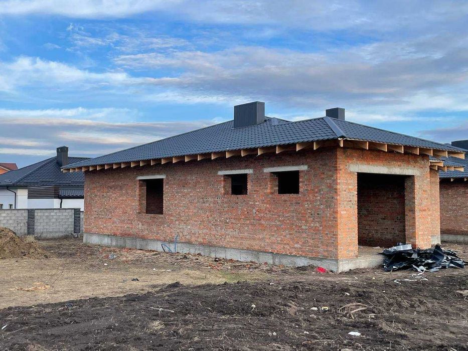 Зведення криші даху Покрівельні роботи Монтаж Металочерепиці Рівне обл