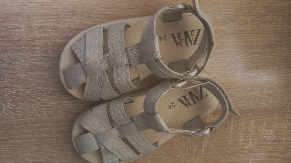 Босоножки ZARA  р.24