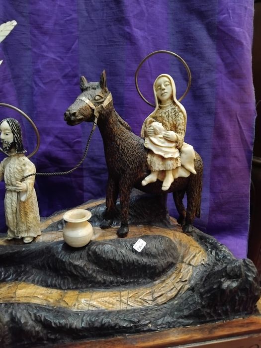 A fuga para Egito escultura secxix  em materiais e madeiras nobres e p