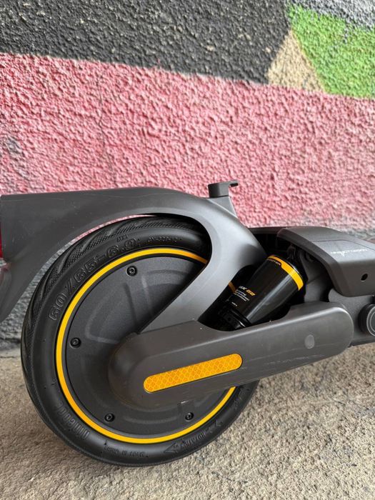 Електросамокат Segway Ninebot MAX G2 E( стан як новий, мінімальний пробіг)