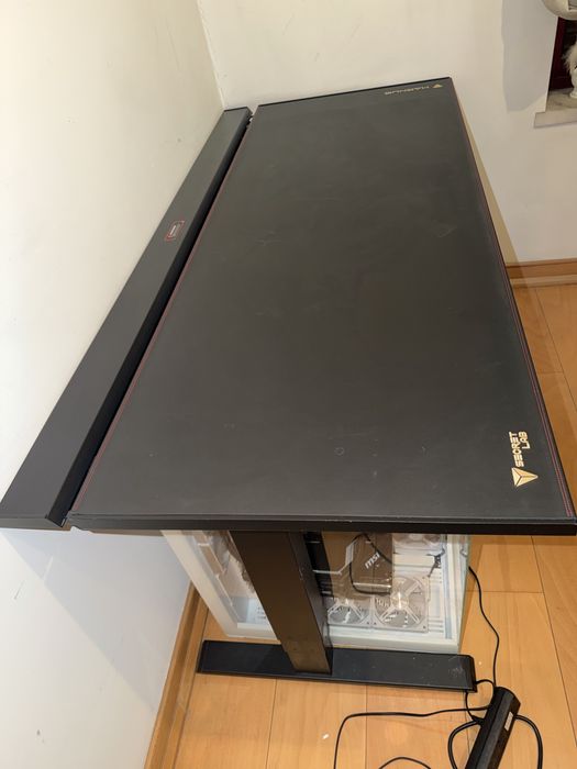 Secretaria Secretlab Magnus Pro + acessórios (gestão cabos magnética) – setup premium