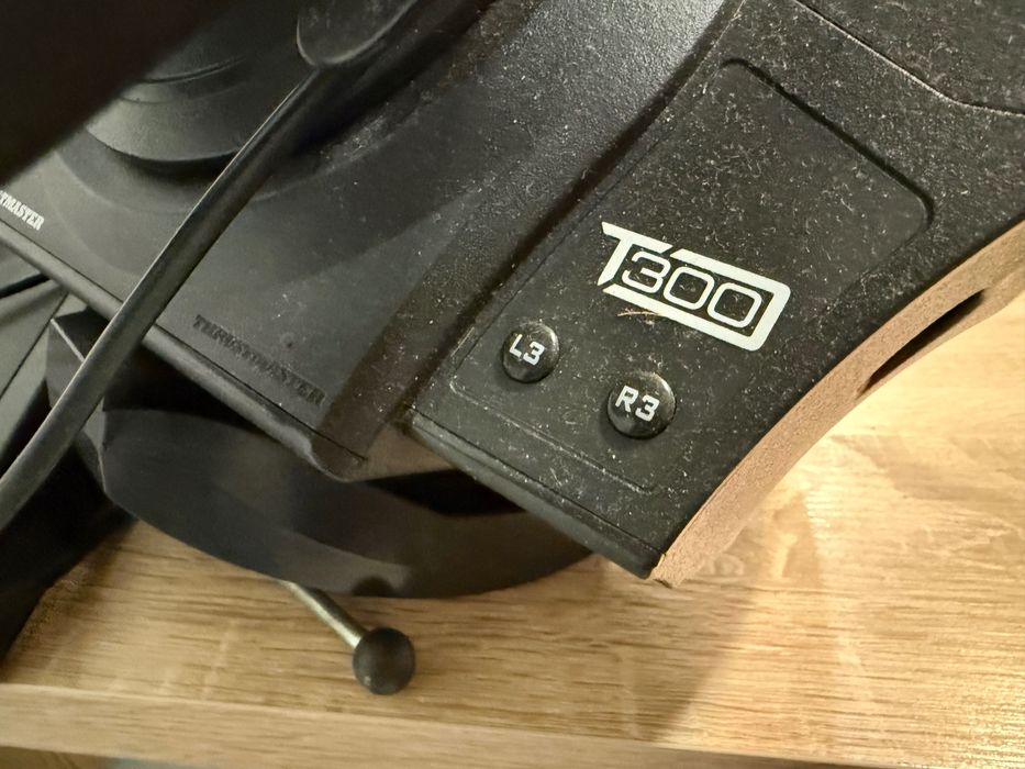 Volante Trustmaster T300