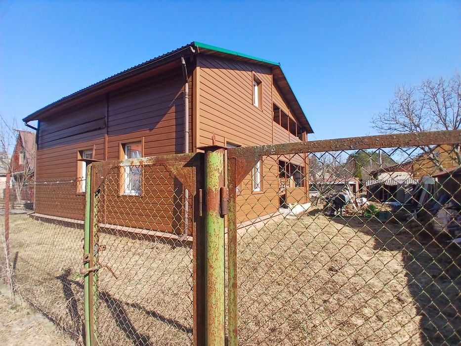 Будинок біля лісу.  Сертифікат, постанови