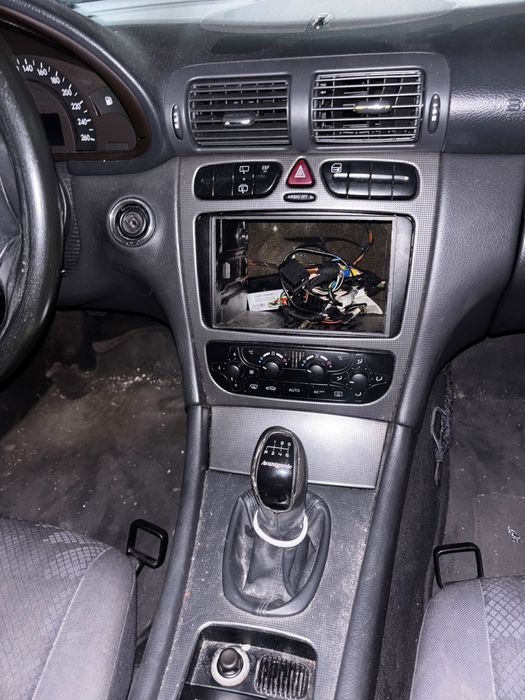 Vendo as pecas carrinha mercedes c220 cdi w203 de 143cv