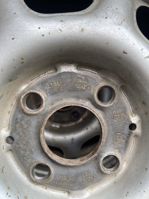 Колеса з дисками 175/70 R13 стояли на Volkswagen  гольф