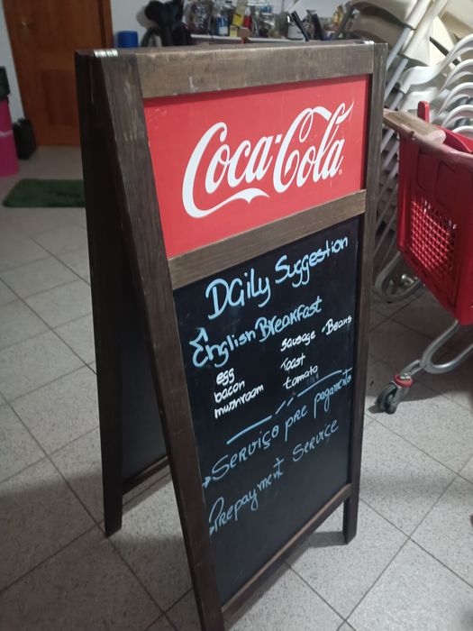 Cavaletes e placas publicitarias