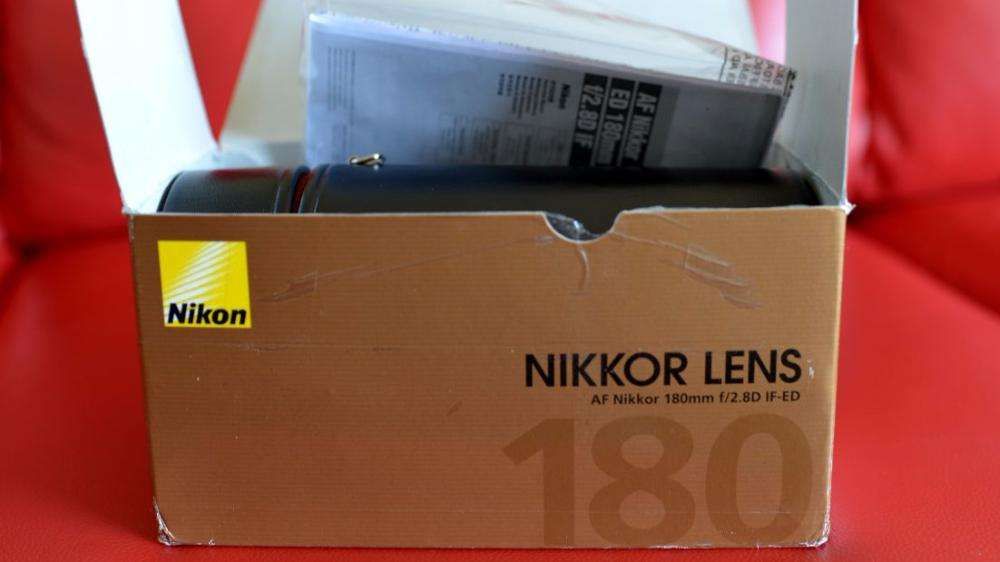 Nikkor AF-S Nikon 180mm 2.8D