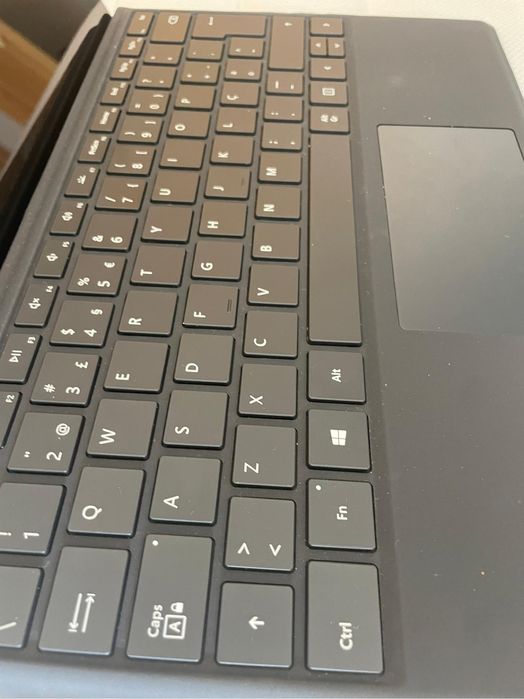 Microsoft Surface Pro 4 + Teclado Novo - Estimado