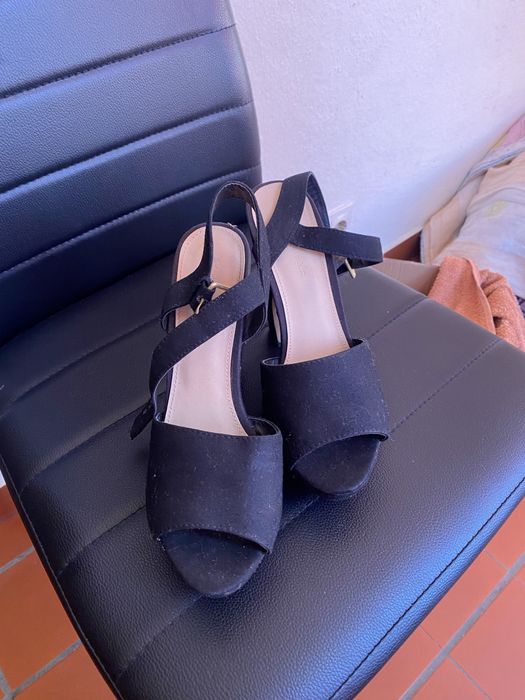 Sandálias preta de salto alto