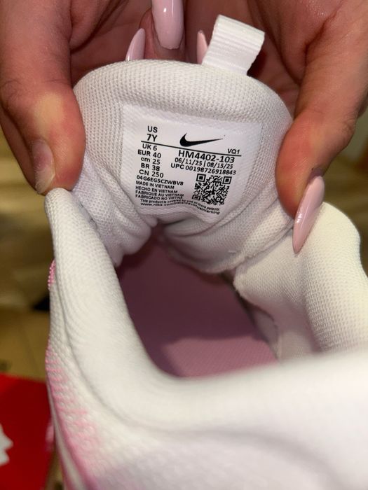Nike Cosmic Runner (GS) R. 40 / 25 cm – Biało-Różowe – Stan Idealny!