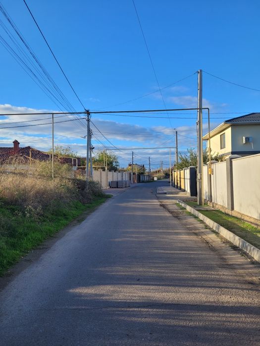 Шикарный участок  в дорогом коттеджном районе Нерубайское. Делимый.