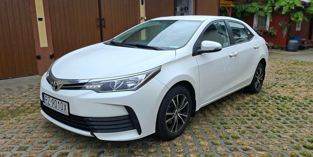 Toyota Corolla Sedan 1.6 Velmatic 132 KM / 2018 / 107 000 km