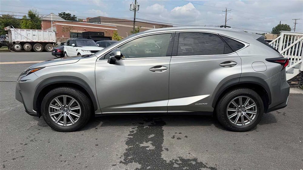 Lexus NX 300h      2020